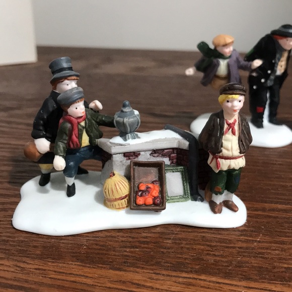 Dept 56 Heritage Village Oliver Twist - Picture 2 of 8